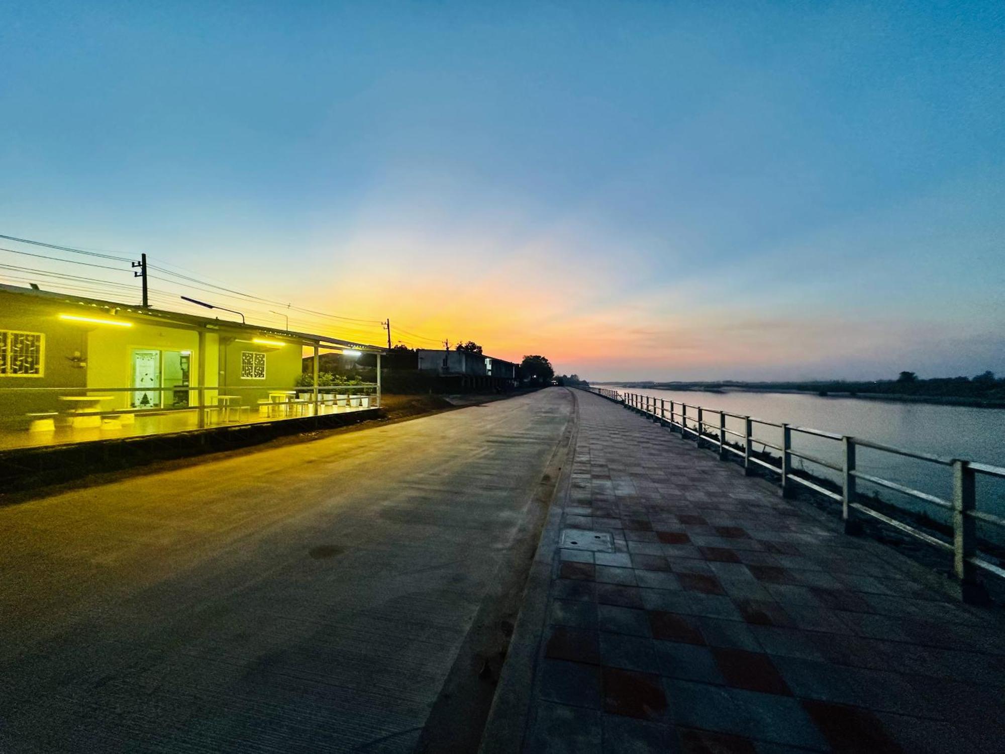 นกฮูกเฮ้าส์ บ้านพักริมโขง Nong Khai Exterior photo